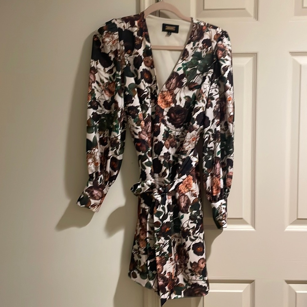 Alexia Admor. Size 6.